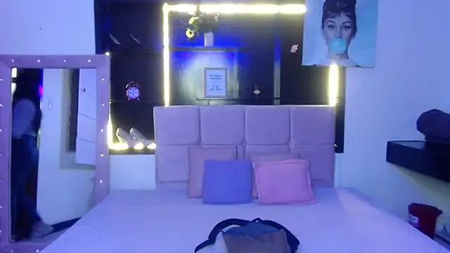 Angela Diaz  online show from 6, 2, 2025