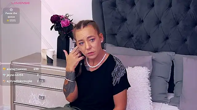 KatyNolan online show from 8, 2, 2025