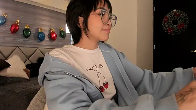 im Luucy online show from 20, 12, 2024