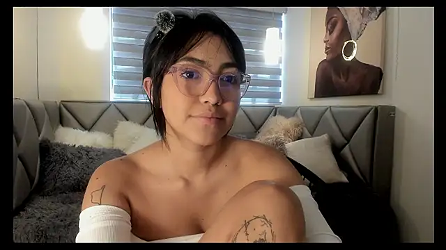 im Luucy online show from 27, 2, 2025