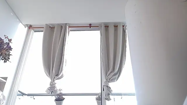 Snapshot of lia__Suummer chatting on 8, 11, 2025 lia Suummer online show from 8, 11, 2025