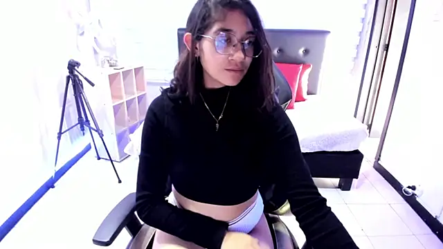 Lili Gomez  online show from 7, 12, 2024