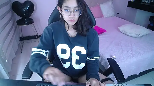 Lili Gomez  online show from 30, 12, 2024