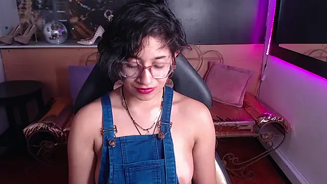 Lili Gomez  online show from 7, 10, 2025
