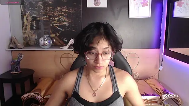 Lili Gomez  online show from 21, 10, 2025