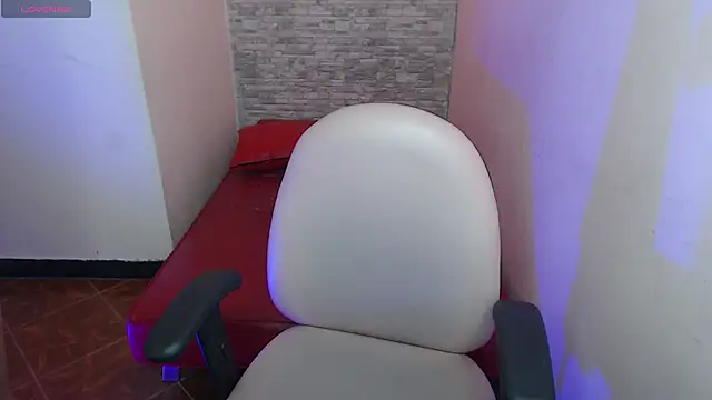 Lili Gomez  online show from 30, 10, 2025