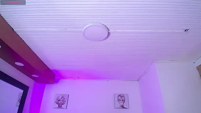 Lili Gomez  online show from 11, 11, 2025