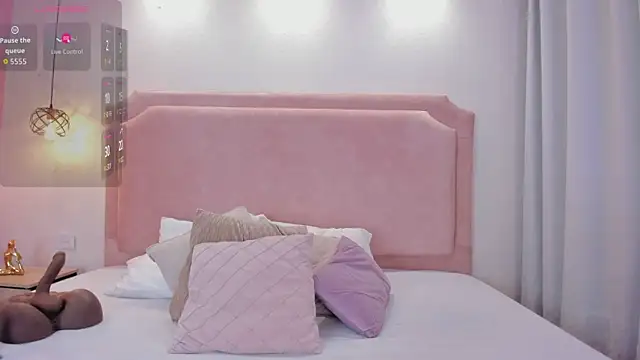 Snapshot of sophiawhite__ chatting on 30, 9, 2025 sophiawhite online show from 30, 9, 2025