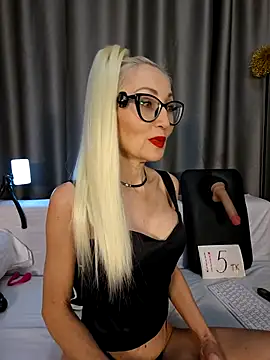 Snapshot of Milforja chatting on 27, 11, 2025 Milforja online show from 27, 11, 2025