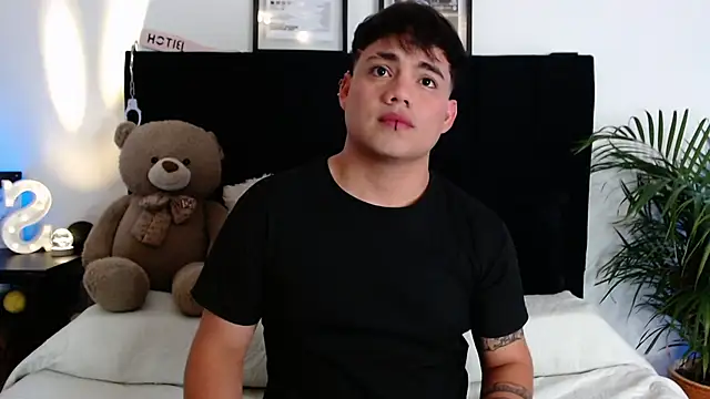 Snapshot of dannybear_ chatting on 24, 11, 2025 dannybear online show from 24, 11, 2025