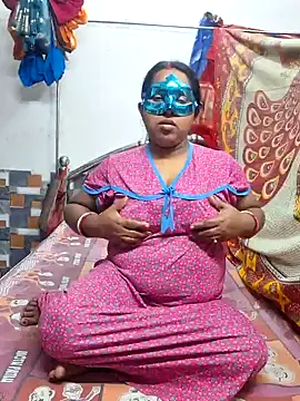 Snapshot of Real_Desi_Couple chatting on 12, 12, 2024 Real Desi Couple online show from 12, 12, 2024