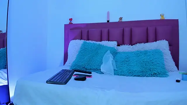 luna kyong online show from 12, 12, 2024