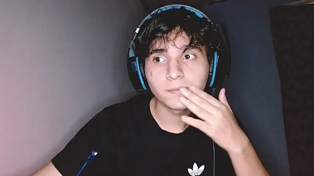 Snapshot of Charley_quin chatting on 17, 10, 2025 Charley quin online show from 17, 10, 2025