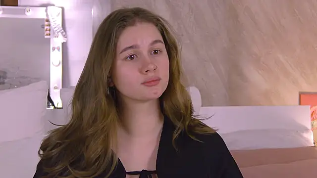 EllieHayes online show from 4, 2, 2026