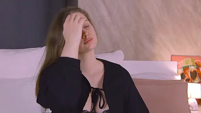 EllieHayes online show from 9, 3, 2026