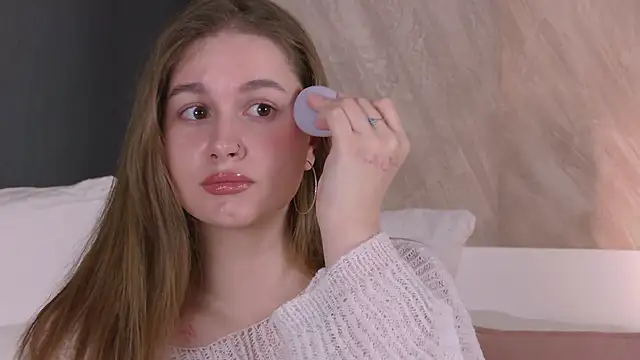 EllieHayes online show from 10, 4, 2026