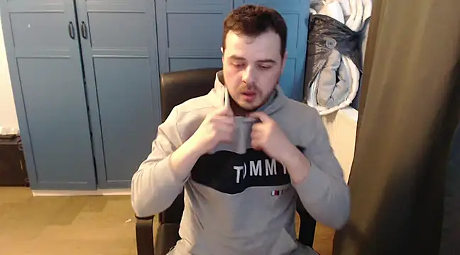 Snapshot of CuteMan33 chatting on 5, 3, 2025 CuteMan33 online show from 5, 3, 2025