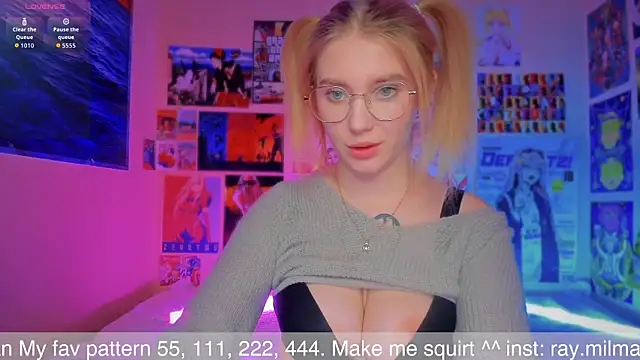 Snapshot of AliceMilman chatting on 3, 10, 2025 AliceMilman online show from 3, 10, 2025