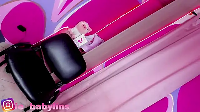 Snapshot of babylinsie chatting on 25, 1, 2025 babylinsie online show from 25, 1, 2025