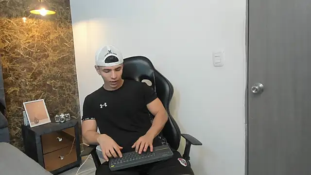Snapshot of Flynn_Riider chatting on 18, 12, 2024 Flynn Riider online show from 18, 12, 2024