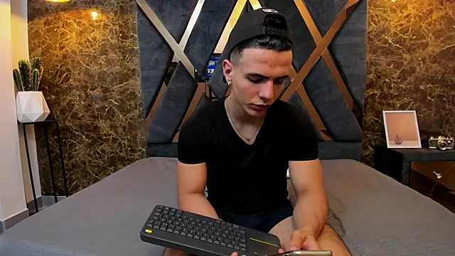 Snapshot of Flynn_Riider chatting on 24, 1, 2025 Flynn Riider online show from 24, 1, 2025