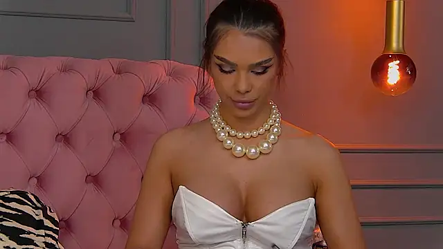Nicole Diva online show from 4, 3, 2025