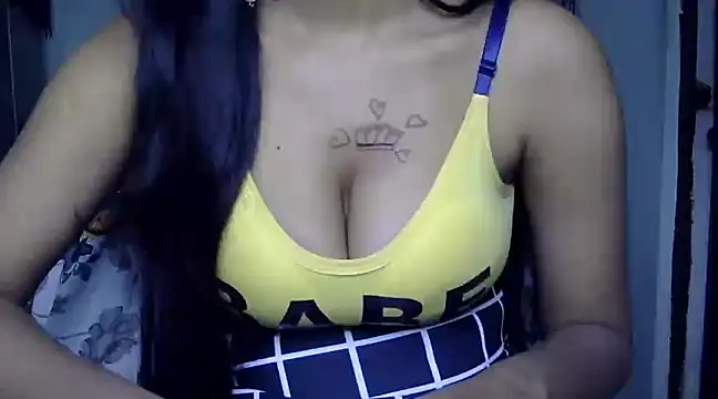 Snapshot of hinaa_khan chatting on 20, 12, 2024 hinaa khan online show from 20, 12, 2024