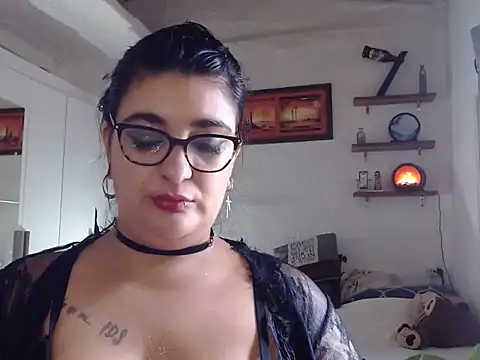 Snapshot of infiernowoman23 chatting on 6, 1, 2025 infiernowoman23 online show from 6, 1, 2025