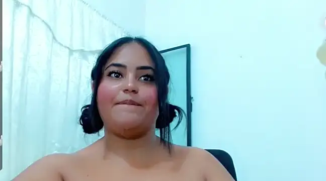 emyli 23 online show from 13, 2, 2025