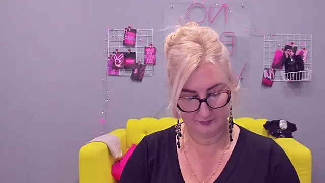 ChristyBrooks online show from 14, 1, 2025