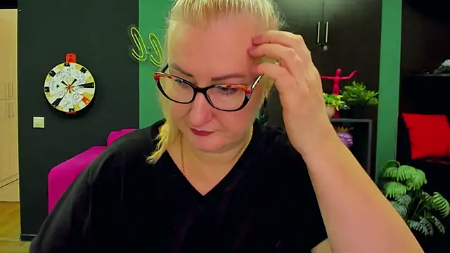ChristyBrooks online show from 6, 2, 2025