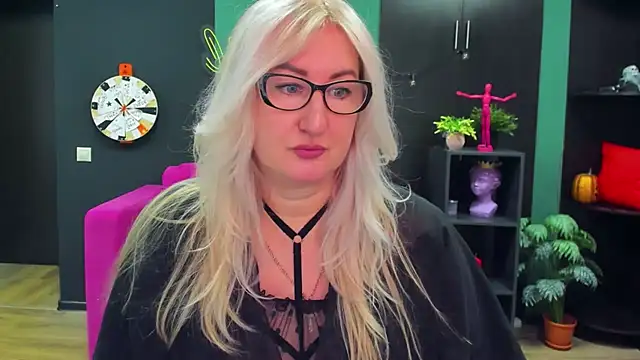 ChristyBrooks online show from 27, 2, 2025