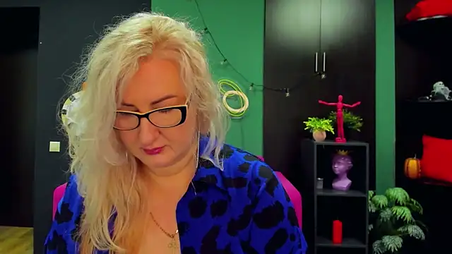 ChristyBrooks online show from 2, 3, 2025