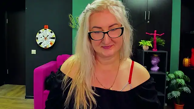 ChristyBrooks online show from 2, 3, 2025