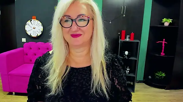 ChristyBrooks online show from 11, 10, 2025