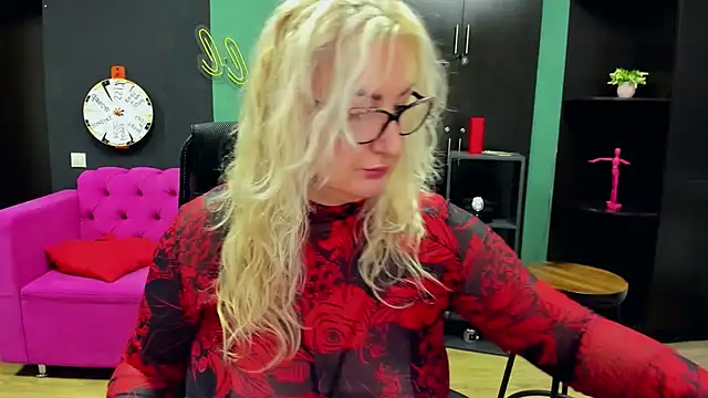 ChristyBrooks online show from 18, 10, 2025