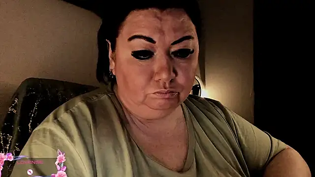 Snapshot of SexxyDreams1 chatting on 13, 10, 2025 SexxyDreams1 online show from 13, 10, 2025