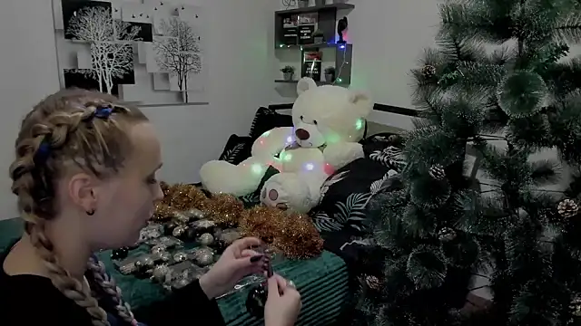 LinaTruly online show from 14, 12, 2024