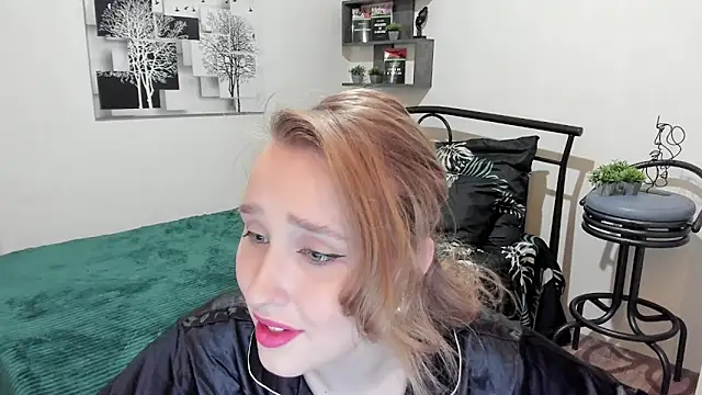 LinaTruly online show from 1, 2, 2025