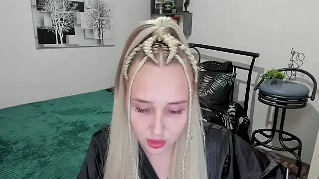 LinaTruly online show from 25, 2, 2025