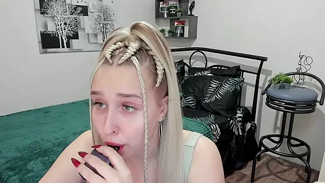 LinaTruly online show from 26, 2, 2025