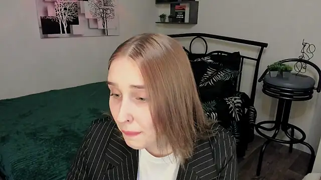 LinaTruly online show from 5, 3, 2025