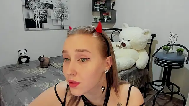 LinaTruly online show from 14, 3, 2025