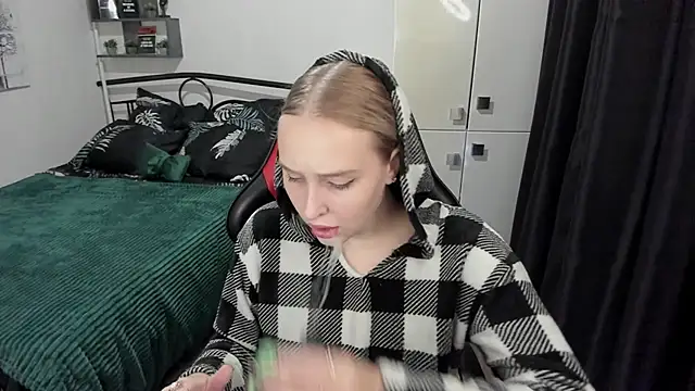 LinaTruly online show from 10, 9, 2025