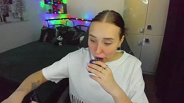 LinaTruly online show from 23, 2, 2026