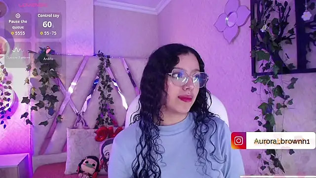 Snapshot of Aurora_Brownn chatting on 7, 11, 2025 Aurora Brownn online show from 7, 11, 2025