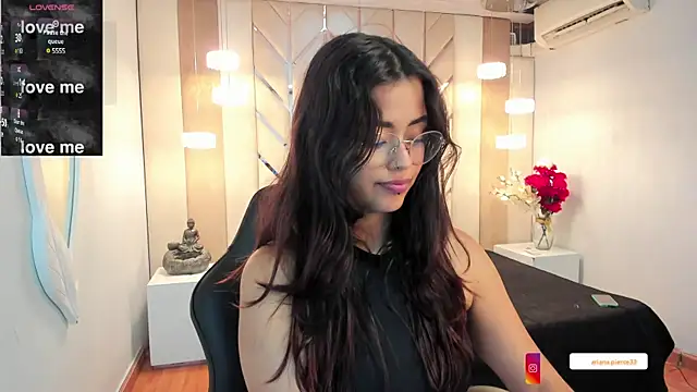 Ariana Pierce online show from 3, 3, 2025