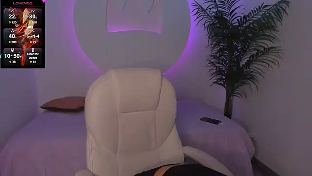 Ariana Pierce online show from 6, 11, 2025