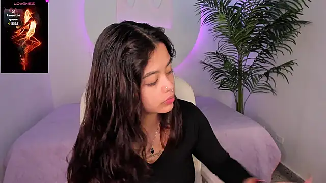 Ariana Pierce online show from 8, 11, 2025