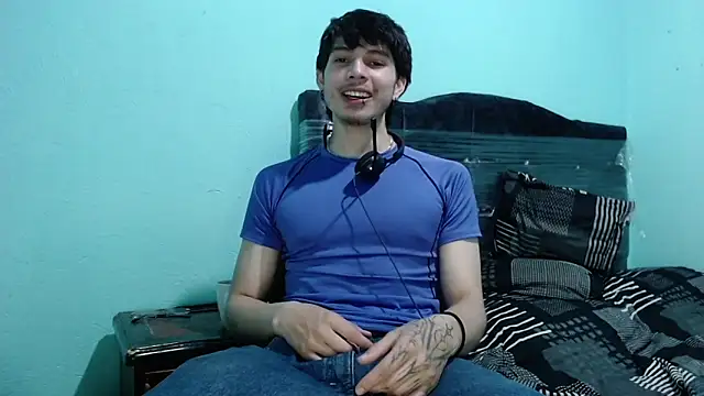 Snapshot of pervertsteens3 chatting on 24, 9, 2025 pervertsteens3 online show from 24, 9, 2025